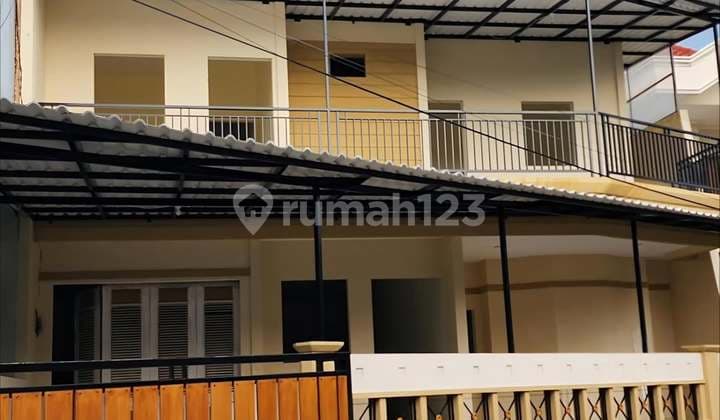 Rumah 2 Lantai Bagus SHM Divilla Melati Mas