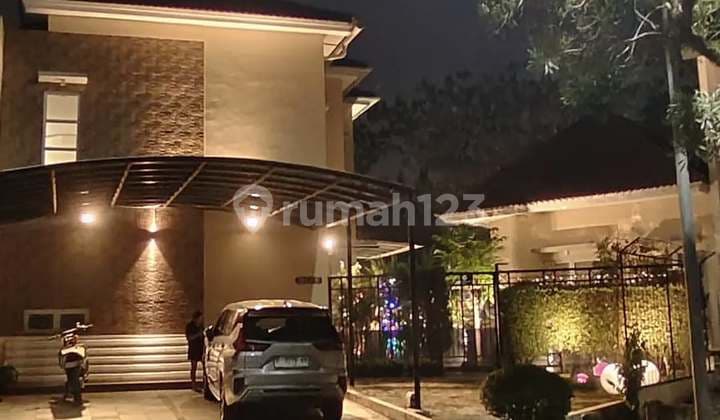 Rumah Mewah Dengan Swimming Pool Di Delatinos Bsd