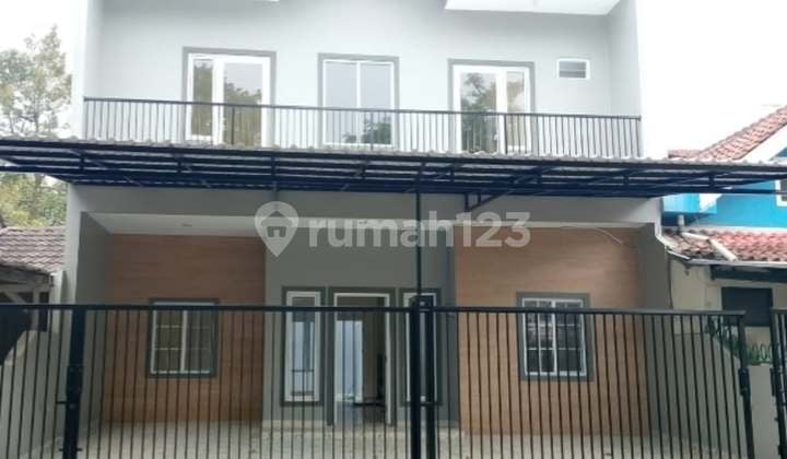 Rumah 2 Lantai Bagus Siap Huni SHM di Griya Loka BSD