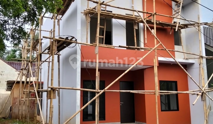Rumah, 2 Lantai, Shm,Di Griya Loka BSD