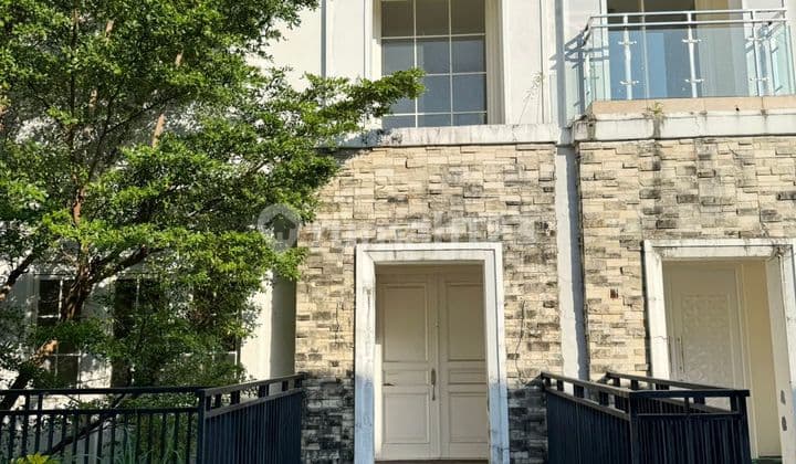 RUMAH MEWAH 3 LANTAI di Pavillion Residence – Posisi Sudut, Double Decker, Siap Huni!