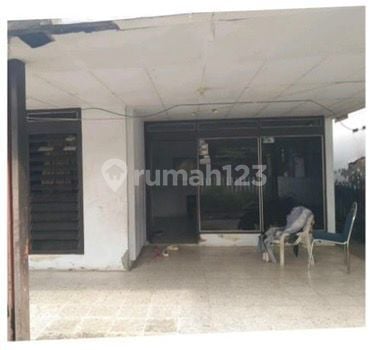 Rumah Luas Siap Huni di Jl. Kawerang - Cocok untuk Hunian & Investasi