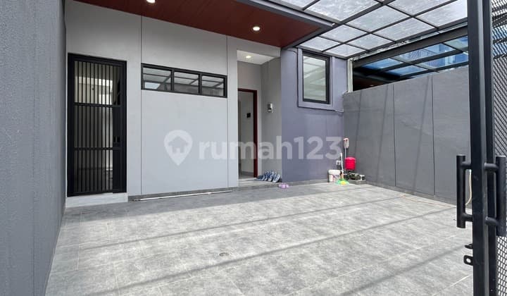 Rumah Kedoya Siap Huni 3 Lantai di Kebon Jeruk Jakarta Barat