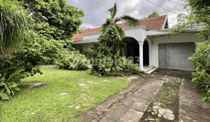 Rumah Dengan Halaman Luas Area Komersial Jakarta Timur