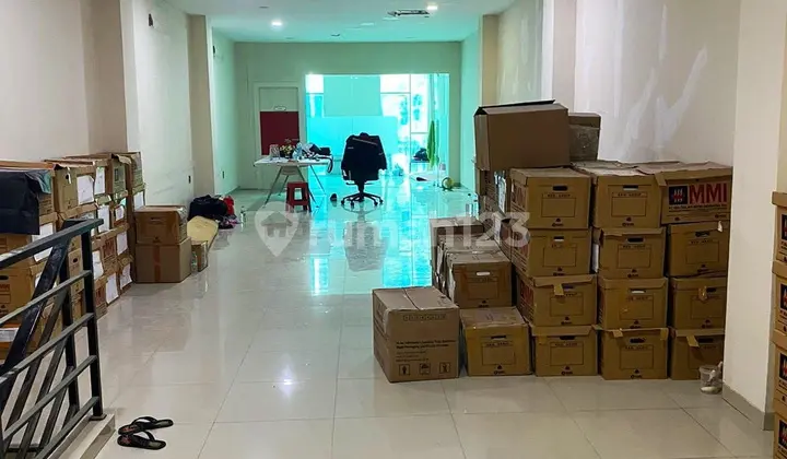 Ruko 4 Lantai Bagus di Muara Karang Raya
