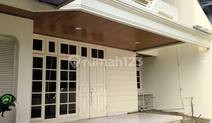 Rumah Sewa Puri Indah Kondisi Rapih Hadap Selatan