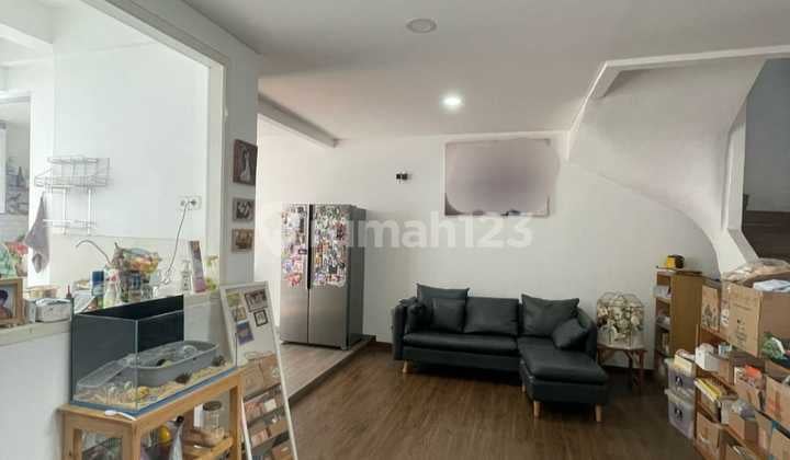 DIJUAL RUMAH CANTIK SIAP HUNI FULL RENOVASI 2 LANTAI TERMURAH DI GADING SERPONG