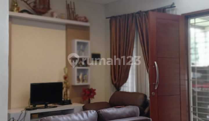 Rumah Bagus Siap Huni Jalan Lebar Depan Taman di Lippo Karawaci