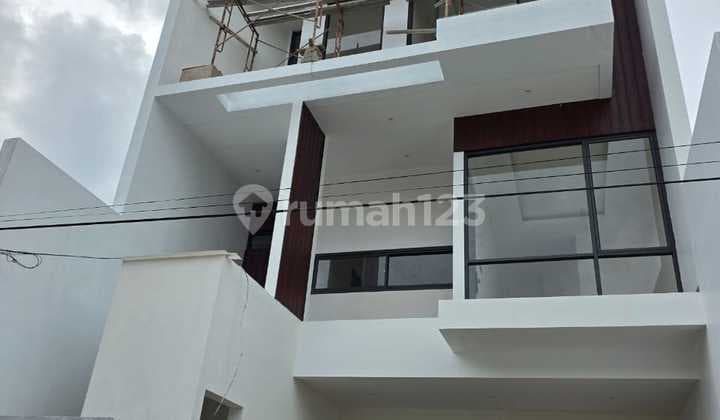 Dijual Rumah Baru Minimalis 3 Lantai Jual Murah di Citra Garden 5