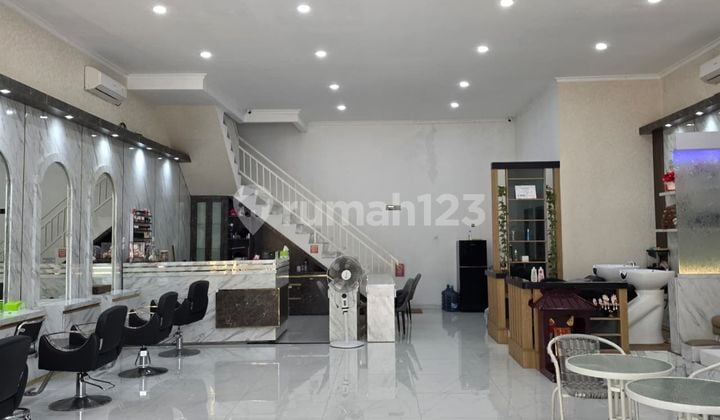 Dijual Rumah Cantik Minimalis Ex Salon Hadap Barat Laut Jual Murah di Taman Surya 3