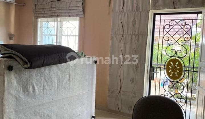 Dijual Rumah Bagus Emi Furnish 3 Lantai Jalan Lebar Bebas Banjir di Taman Palem Lestari