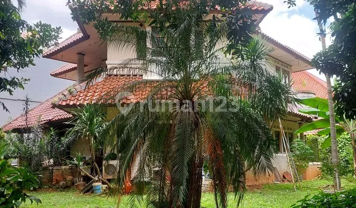 For Sale - Strategic Hook House with Land Calculation in Bukit Pratama Complex, Lebak Bulus, South Jakarta