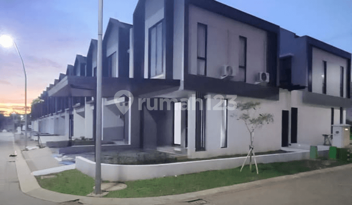 Dijual - Rumah Hook di Kebayoran Bintaro, Sektor 7 Bintaro Jaya, Tangerang Selatan