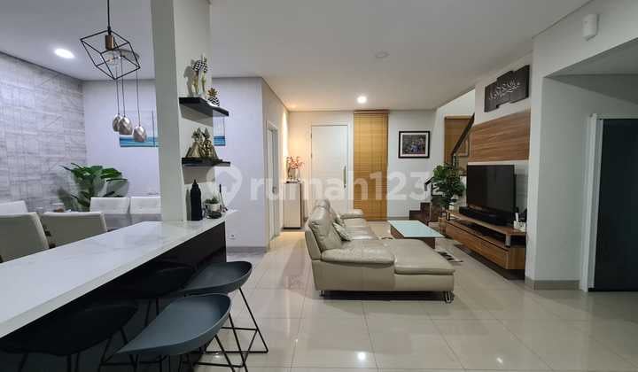 Dijual Rumah The Savia BSD 2 Lantai Semi Furnished