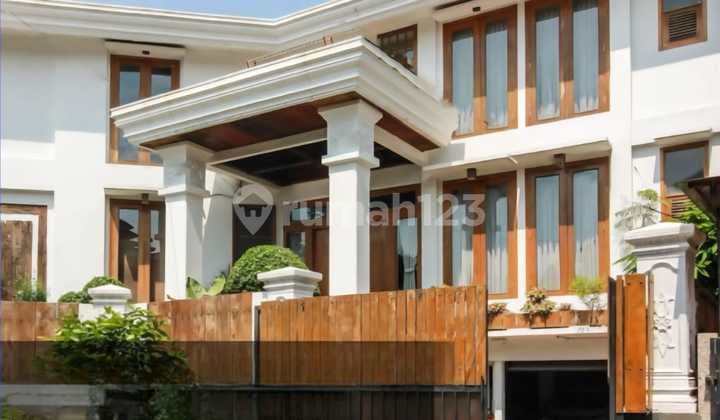 Dijual Rumah Dengan Swimming Pool Di Bintaro Jaya Sektor 9, Tangerang Selatan