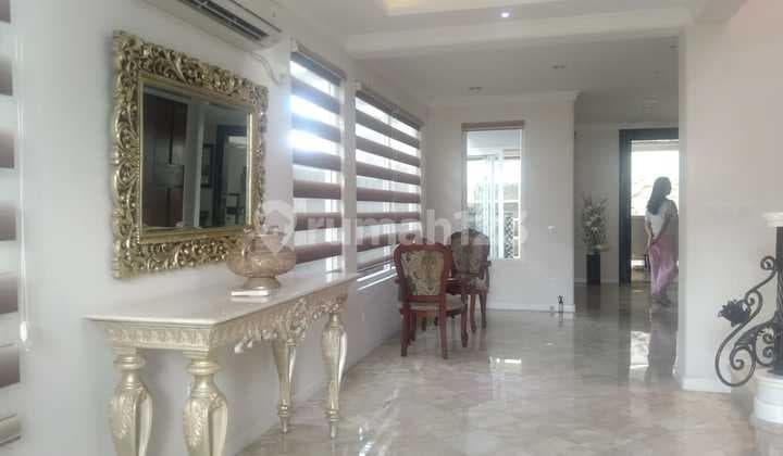 Jual Cepat Rumah Mediterania Telaga Biru Cantik Mewah Central Lippo Karawaci Ada Ruang Terbuka Luas Di Belakang Sirkulasi Udara Sangat Bagus