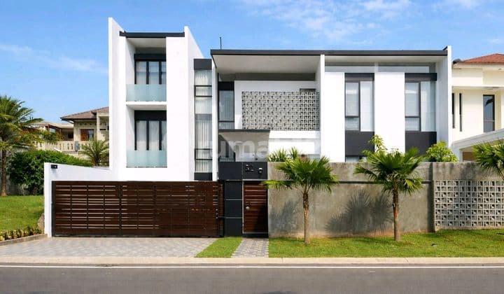 Jual Cepat Rumah Mewah Bangun Mandiri Swimming Pool Furnished Dijalan Boulevard Kota Wisata Cibubur