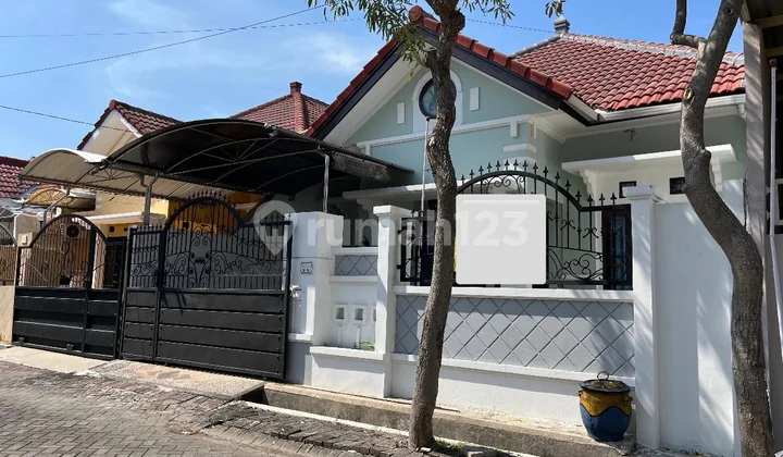 For Rent Newly renovated house in Graha Sampurna Wiyung, Babatan. For Rent Newly renovated house in Graha Sampurna Wiyung, Babatan.