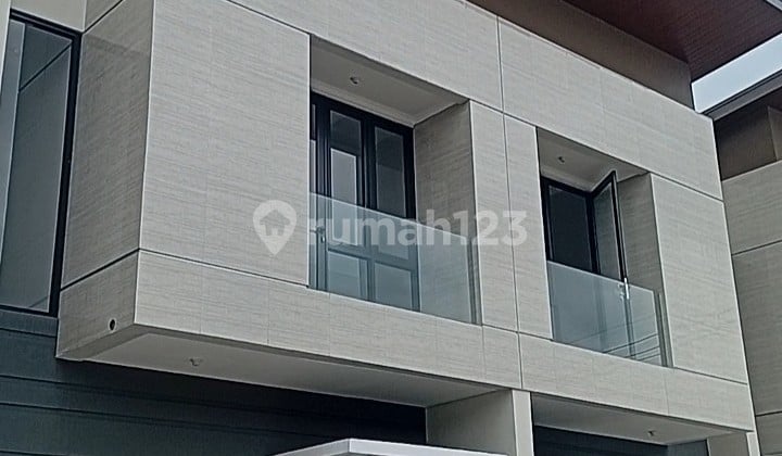 Rumah Baru Gress 2 Lantai SHM di Rungkut Siap Huni