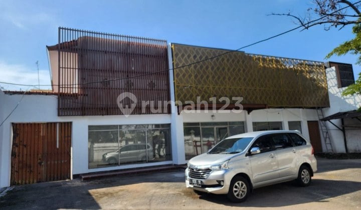 Strategic City Center House, Suitable for Business / Residence / Office on Raya Gubeng