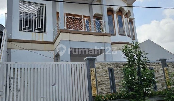 Rumah di Dharmahusada - Row Jalan 3 Mobil