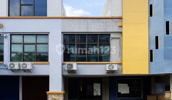 Ruko Plaza Segi 8, Surabaya Barat Strategis, Siap Huni, Hadap Jalan Raya Dekat Sekolah, Area Perkantoran