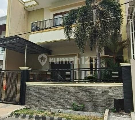 Rumah Dharmahusada Mas Selangkah ke Merr, Pusat Kuliner, Rumah Sakit, dan Sekolah Ternama. Hidup Lebih Efektif, Nyaman, dan Berkelas.