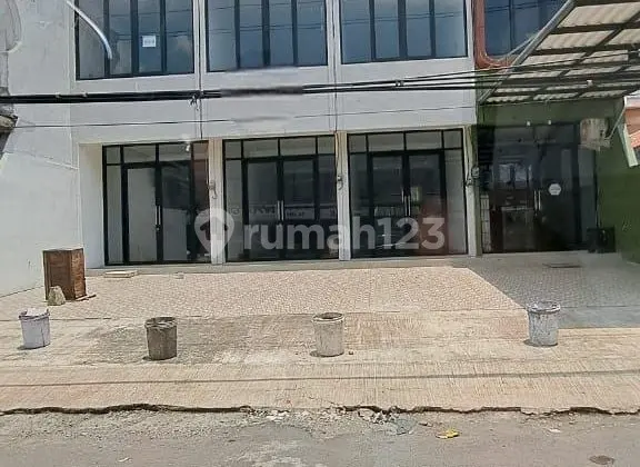 2-Story Ruko in Bratang, North Facing, PDAM PLN 2,200