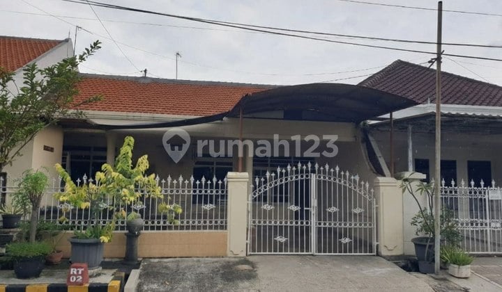 Rungkut Asri Row House: 3 Cars