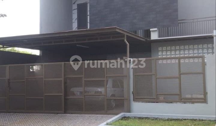 Rumah 3 Lantai San Antonio ,,Pakuwon City, Kolam Renang Hadap Timur