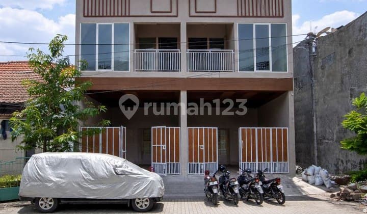 Rumah Babatan Pilang Wiyung New Minimalis Row 2 Mobil