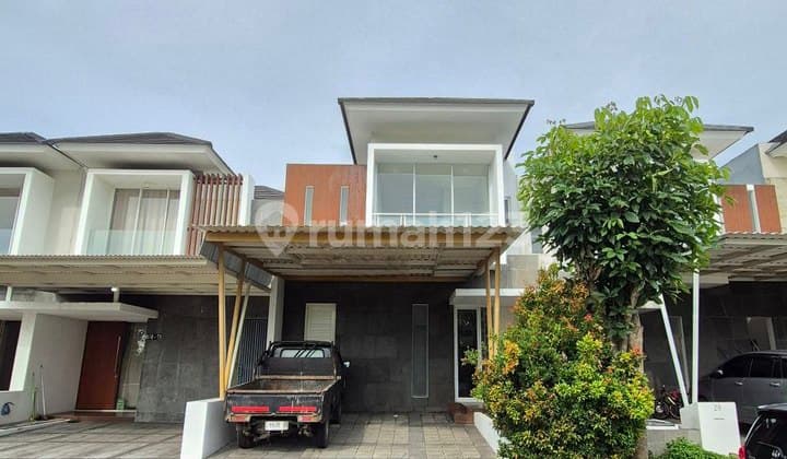 Rumah Royal Residence Depan Danau, Hadap Selatan