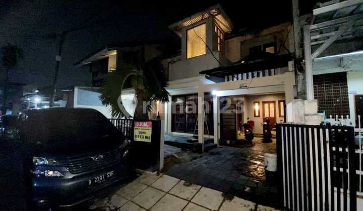 House in the RI DPR Complex in Bintaro