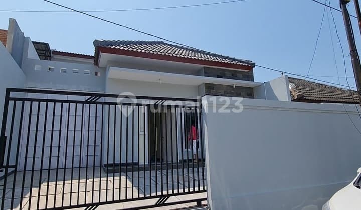 House for Sale: Jl. Puri Anjasmoro Block L, Semarang
