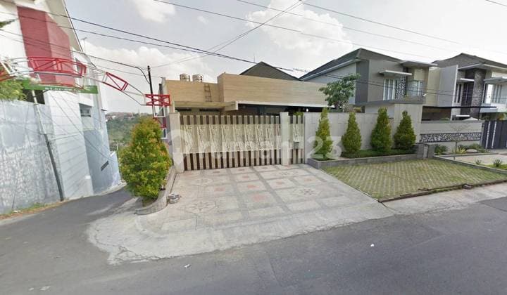 Dijual Rumah Luas Lokasi Strategis di Jl. Gajah Mungkur Semarang