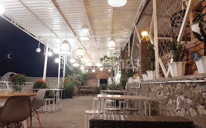 Dijual Tempat Usaha Luas dengan View Gunung di Temanggung