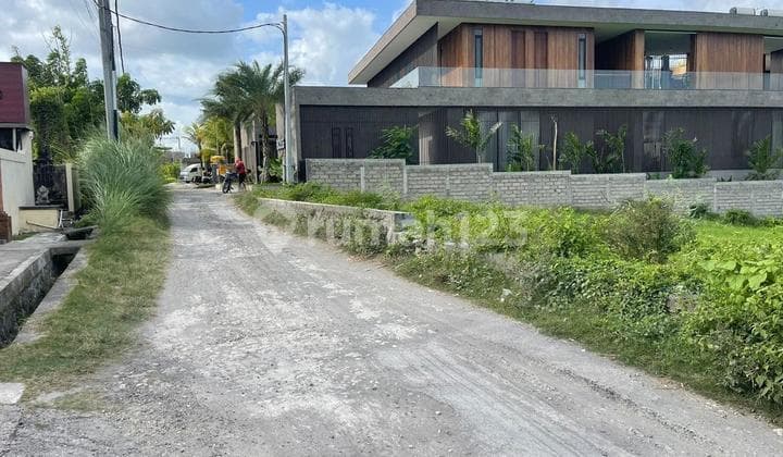 Pererenan land for sale close to the beach hook 2 access road