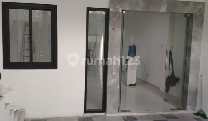 Rumah Menteng 2,5 Lantai Coldwell Banker