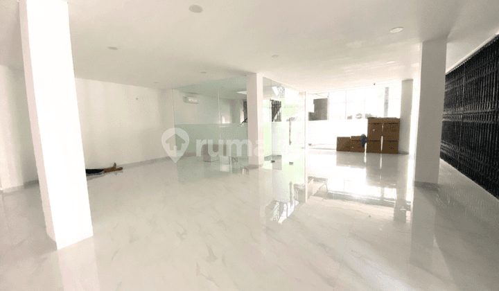 Gedung Disewakan Radio Dalam 4 Lantai Coldwell Banker