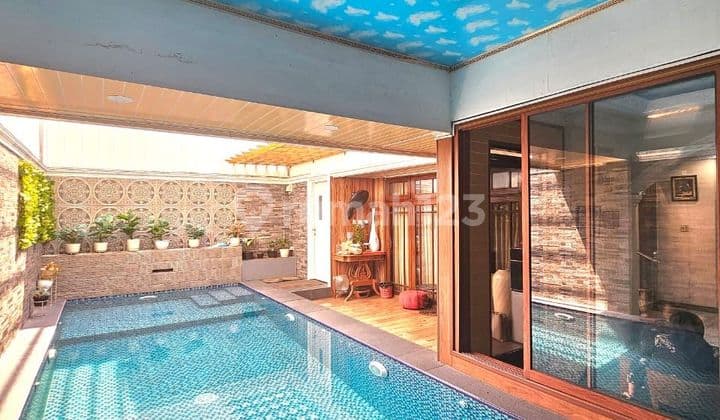 Rumah mewah dengan fasilitas kolam renang di Era mas.2000 cakung jakarta timur