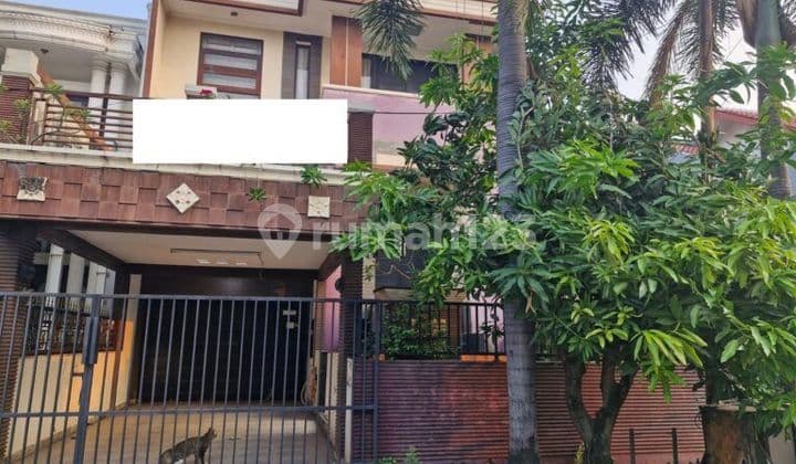 3-Story House in a Complex Near Buaran Mall, East Jakarta