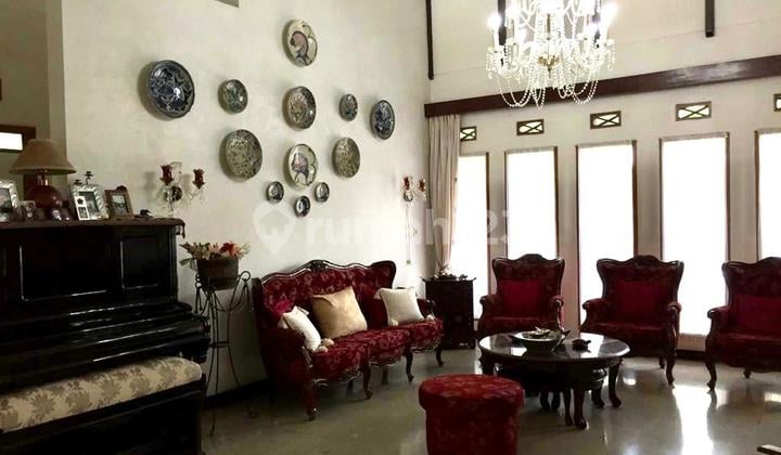 RUMAH CANTIK 2 LANTAI SEMI FURNISHED TENGAH KOTA STRATEGIS SIAP HUNI DI SAYAP TURANGGA BANDUNG