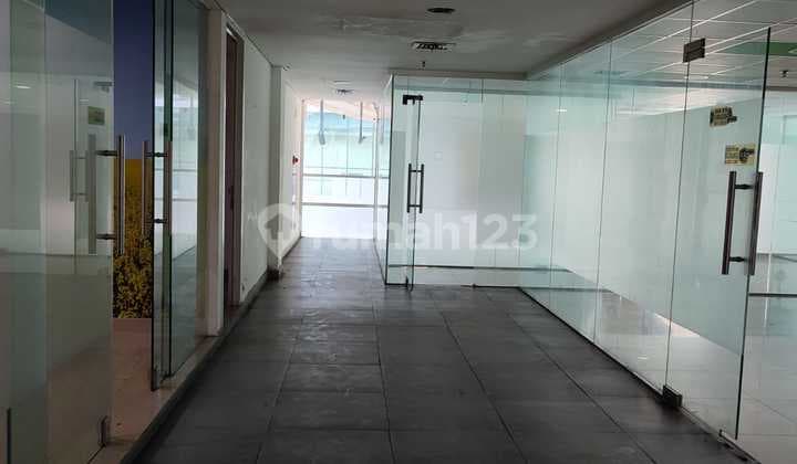 RUANG USAHA LUAS STRATEGIS TENGAH KOTA LOKASI BAGUS RAMAI SIAP PAKAI DI MAINROAD MERDEKA BANDUNG