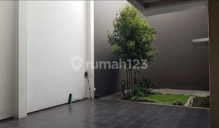 RUMAH PREMIUM MINIMALIS MODERN 2 LANTAI NYAMAN SIAP HUNI DI SINGGASANA PRADANA BANDUNG
