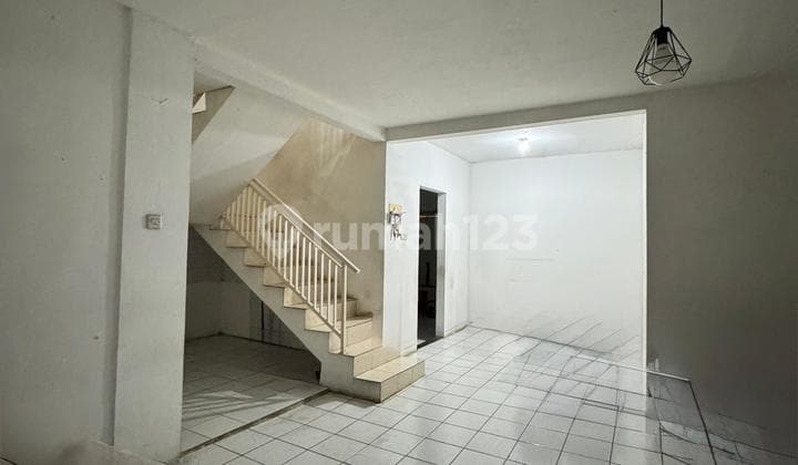 RUMAH MINIMALIS 2 LANTAI TENGAH KOTA STRATEGIS SIAP HUNI DI SURYALAYA BANDUNG