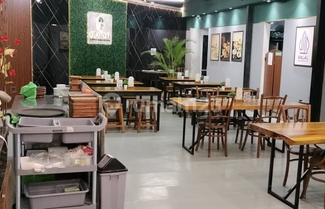 RUANG USAHA LUAS LOKASI RAMAI STRATEGIS SIAP PAKAI DI SAYAP RIAU BANDUNG