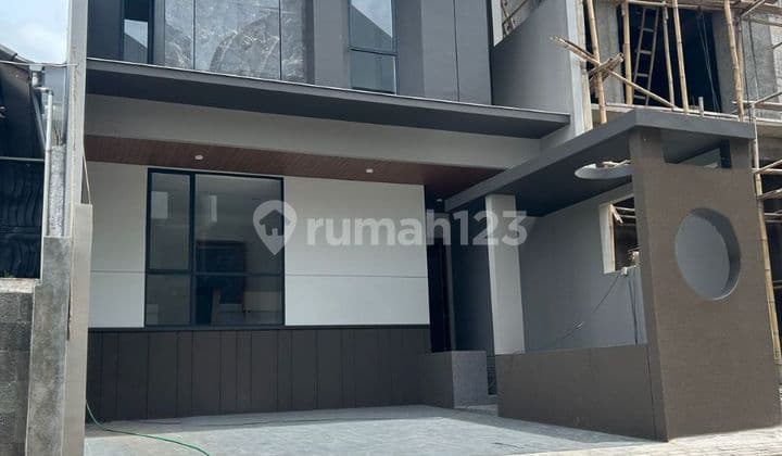 RUMAH NYAMAN MINIMALIS MODERN 2 LANTAI SIAP HUNI DI SETRADUTA GRANDE BANDUNG
