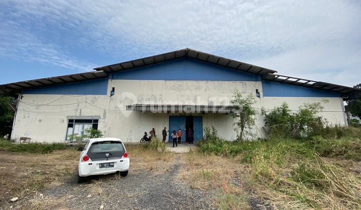 KAVLING LUAS DAN BANGUNAN SIAP PAKAI DI KAWASAN INDUSTRI CISIRUNG KABUPATEN BANDUNG