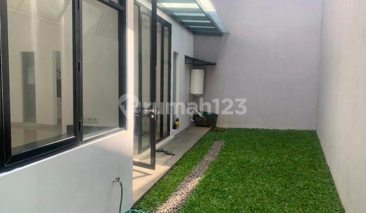 Rumah Baru Mewah 2 Lantai Lingkungan Nyaman Strategis Siap Huni di Cipaganti Bandung