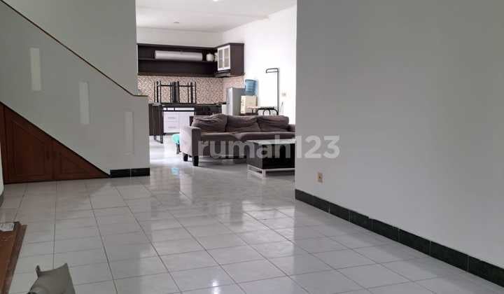 RUMAH NYAMAN MINIMALIS MODERN 2 LANTAI SIAP HUNI DI SETRADUTA BANDUNG